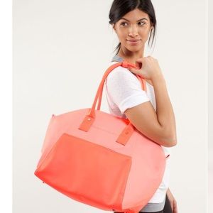 LULULEMON VINYASA TO VINO BAG